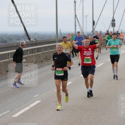 03.10.2025 - Köhlbrandbrückenlauf Jannik Wohlers http://msf.ph/oto/9146188 03.10.2025 15:48:39 Position 1 8901, 910 meine-sportfotos.de
