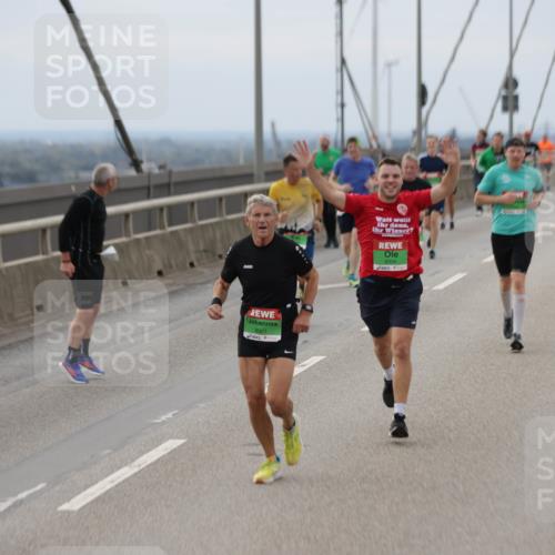 03.10.2025 - Köhlbrandbrückenlauf Jannik Wohlers http://msf.ph/oto/9146192 03.10.2025 15:48:39 Position 1 9334, 8901 meine-sportfotos.de