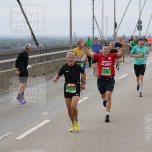 03.10.2025 - Köhlbrandbrückenlauf Jannik Wohlers http://msf.ph/oto/9146193 03.10.2025 15:48:39 Position 1 9334, 2 meine-sportfotos.de