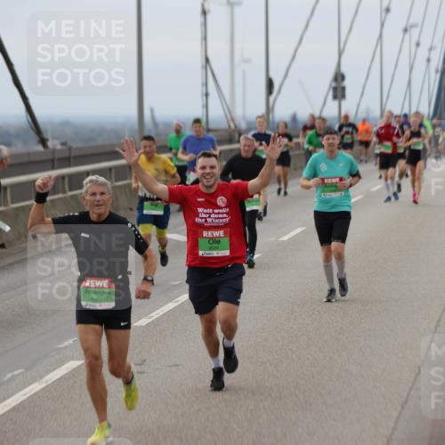 03.10.2025 - Köhlbrandbrückenlauf Jannik Wohlers http://msf.ph/oto/9146198 03.10.2025 15:48:39 Position 1 8901, 9334 meine-sportfotos.de
