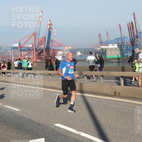 03.10.2025 - Köhlbrandbrückenlauf Yannick Fuchs http://msf.ph/oto/9146201 03.10.2025 08:36:02 Position 2  meine-sportfotos.de