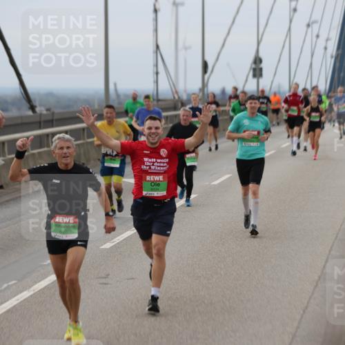 03.10.2025 - Köhlbrandbrückenlauf Jannik Wohlers http://msf.ph/oto/9146202 03.10.2025 15:48:39 Position 1 8901, 9334 meine-sportfotos.de
