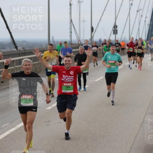03.10.2025 - Köhlbrandbrückenlauf Jannik Wohlers http://msf.ph/oto/9146205 03.10.2025 15:48:40 Position 1 9334, 8901, 444 meine-sportfotos.de