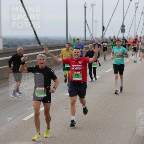 03.10.2025 - Köhlbrandbrückenlauf Jannik Wohlers http://msf.ph/oto/9146213 03.10.2025 15:48:40 Position 1 8901, 9334 meine-sportfotos.de