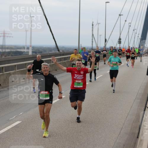 03.10.2025 - Köhlbrandbrückenlauf Jannik Wohlers http://msf.ph/oto/9146227 03.10.2025 15:48:40 Position 1 9334 meine-sportfotos.de