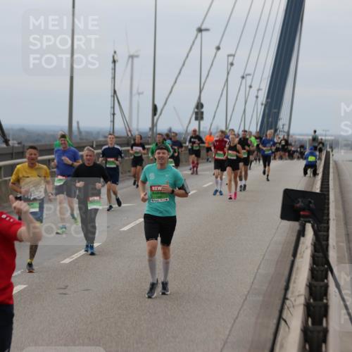 03.10.2025 - Köhlbrandbrückenlauf Jannik Wohlers http://msf.ph/oto/9146236 03.10.2025 15:48:41 Position 1 9334 meine-sportfotos.de