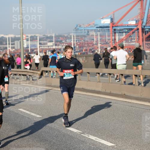 03.10.2025 - Köhlbrandbrückenlauf Yannick Fuchs http://msf.ph/oto/9146237 03.10.2025 08:36:06 Position 2 1705, 23143 meine-sportfotos.de