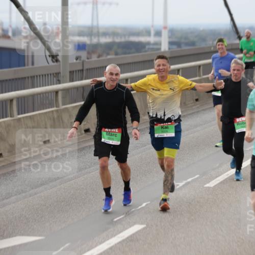 03.10.2025 - Köhlbrandbrückenlauf Jannik Wohlers http://msf.ph/oto/9146269 03.10.2025 15:48:43 Position 1 9300, 9304, 7488 meine-sportfotos.de