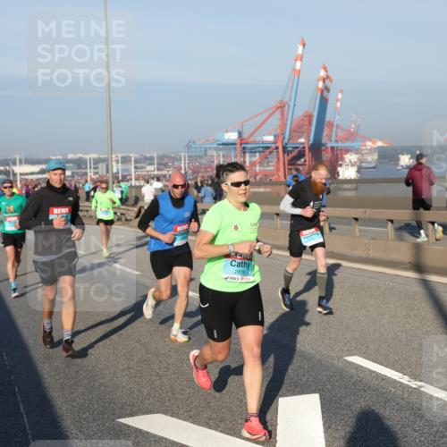 03.10.2025 - Köhlbrandbrückenlauf Yannick Fuchs http://msf.ph/oto/9146280 03.10.2025 08:36:09 Position 2 2819 meine-sportfotos.de