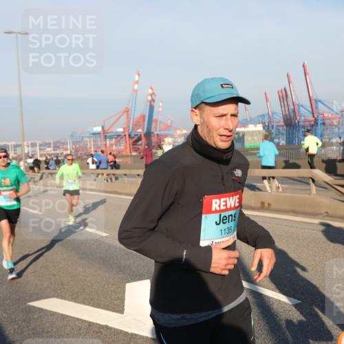 03.10.2025 - Köhlbrandbrückenlauf Yannick Fuchs http://msf.ph/oto/9146305 03.10.2025 08:36:11 Position 2 1135 meine-sportfotos.de