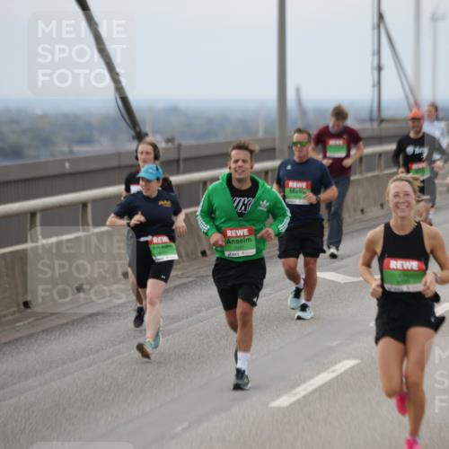 03.10.2025 - Köhlbrandbrückenlauf Jannik Wohlers http://msf.ph/oto/9146309 03.10.2025 15:48:47 Position 1 7697 meine-sportfotos.de