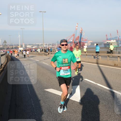 03.10.2025 - Köhlbrandbrückenlauf Yannick Fuchs http://msf.ph/oto/9146317 03.10.2025 08:36:13 Position 2 2815 meine-sportfotos.de