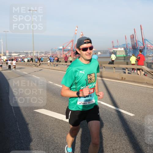 03.10.2025 - Köhlbrandbrückenlauf Yannick Fuchs http://msf.ph/oto/9146327 03.10.2025 08:36:13 Position 2 2815 meine-sportfotos.de