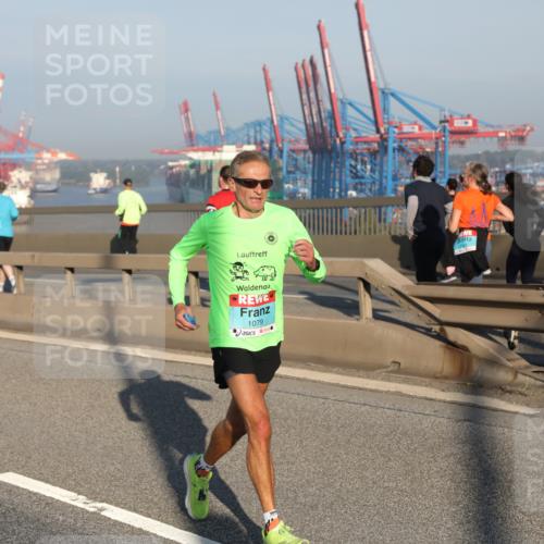 03.10.2025 - Köhlbrandbrückenlauf Yannick Fuchs http://msf.ph/oto/9146334 03.10.2025 08:36:14 Position 2 1079 meine-sportfotos.de