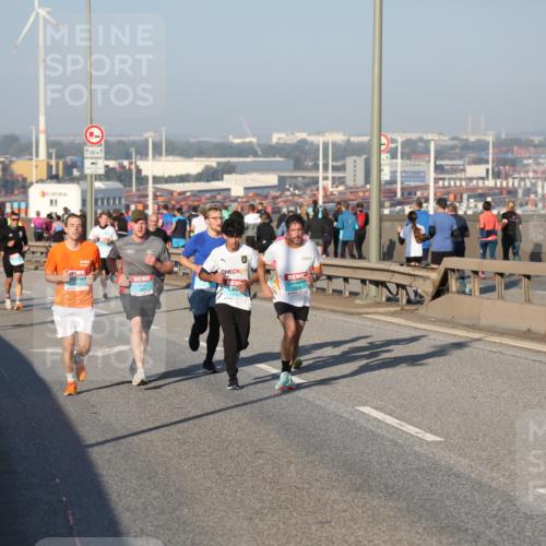 03.10.2025 - Köhlbrandbrückenlauf Yannick Fuchs http://msf.ph/oto/9146357 03.10.2025 08:36:16 Position 2 500, 1 meine-sportfotos.de