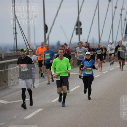 03.10.2025 - Köhlbrandbrückenlauf Jannik Wohlers http://msf.ph/oto/9146359 03.10.2025 15:48:54 Position 1  meine-sportfotos.de