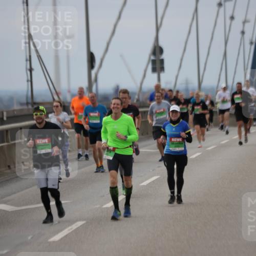 03.10.2025 - Köhlbrandbrückenlauf Jannik Wohlers http://msf.ph/oto/9146364 03.10.2025 15:48:54 Position 1  meine-sportfotos.de