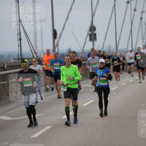 03.10.2025 - Köhlbrandbrückenlauf Jannik Wohlers http://msf.ph/oto/9146366 03.10.2025 15:48:54 Position 1  meine-sportfotos.de