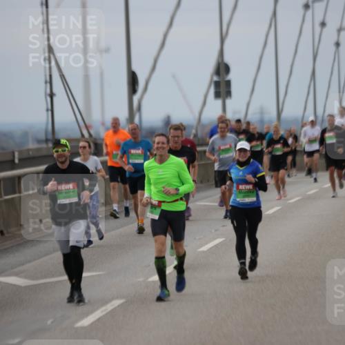 03.10.2025 - Köhlbrandbrückenlauf Jannik Wohlers http://msf.ph/oto/9146367 03.10.2025 15:48:54 Position 1  meine-sportfotos.de