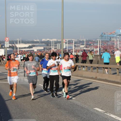 03.10.2025 - Köhlbrandbrückenlauf Yannick Fuchs http://msf.ph/oto/9146376 03.10.2025 08:36:18 Position 2 3338 meine-sportfotos.de