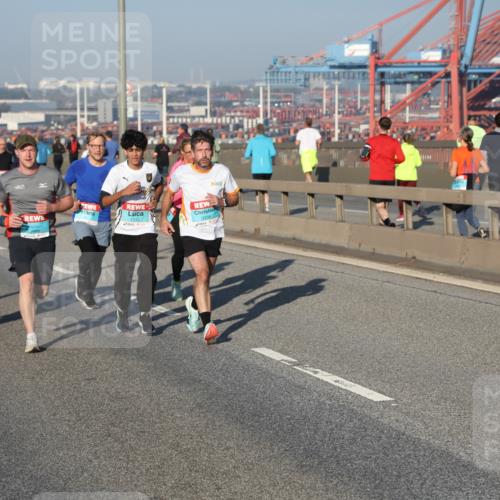 03.10.2025 - Köhlbrandbrückenlauf Yannick Fuchs http://msf.ph/oto/9146380 03.10.2025 08:36:19 Position 2 1423, 1112, 3338 meine-sportfotos.de