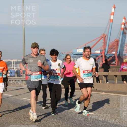 03.10.2025 - Köhlbrandbrückenlauf Yannick Fuchs http://msf.ph/oto/9146391 03.10.2025 08:36:20 Position 2 1202, 3795, 24, 1112, 3338 meine-sportfotos.de