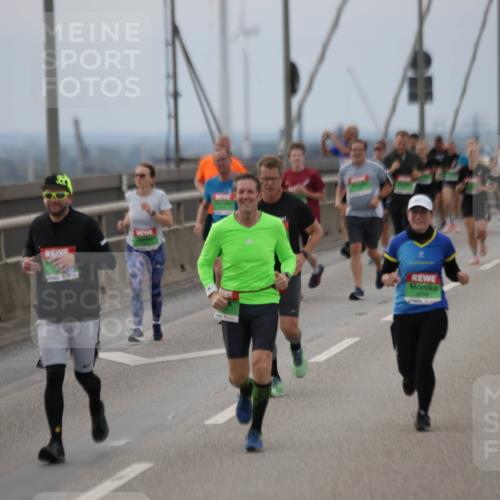 03.10.2025 - Köhlbrandbrückenlauf Jannik Wohlers http://msf.ph/oto/9146392 03.10.2025 15:48:56 Position 1  meine-sportfotos.de