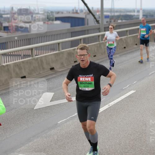 03.10.2025 - Köhlbrandbrückenlauf Jannik Wohlers http://msf.ph/oto/9146398 03.10.2025 15:49:04 Position 1 8259 meine-sportfotos.de
