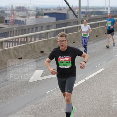 03.10.2025 - Köhlbrandbrückenlauf Jannik Wohlers http://msf.ph/oto/9146399 03.10.2025 15:49:04 Position 1 8259 meine-sportfotos.de