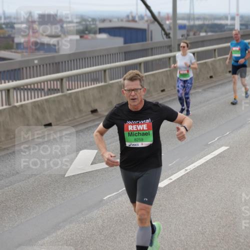 03.10.2025 - Köhlbrandbrückenlauf Jannik Wohlers http://msf.ph/oto/9146400 03.10.2025 15:49:04 Position 1 8259 meine-sportfotos.de