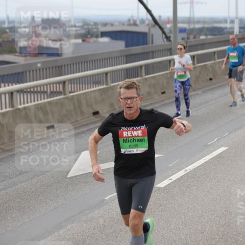 03.10.2025 - Köhlbrandbrückenlauf Jannik Wohlers http://msf.ph/oto/9146402 03.10.2025 15:49:04 Position 1 8259 meine-sportfotos.de