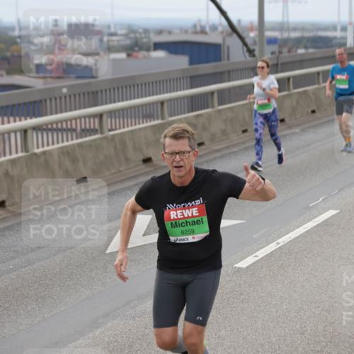 03.10.2025 - Köhlbrandbrückenlauf Jannik Wohlers http://msf.ph/oto/9146405 03.10.2025 15:49:04 Position 1 8259 meine-sportfotos.de