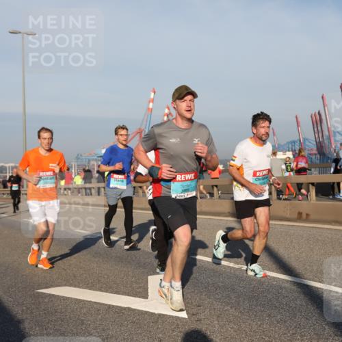 03.10.2025 - Köhlbrandbrückenlauf Yannick Fuchs http://msf.ph/oto/9146408 03.10.2025 08:36:21 Position 2 1423, 3795 meine-sportfotos.de