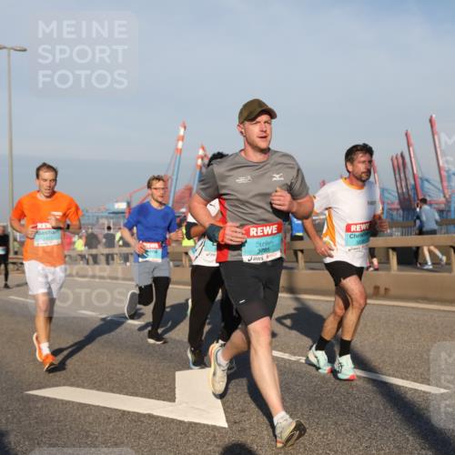 03.10.2025 - Köhlbrandbrückenlauf Yannick Fuchs http://msf.ph/oto/9146411 03.10.2025 08:36:22 Position 2 1423, 3795, 3338 meine-sportfotos.de