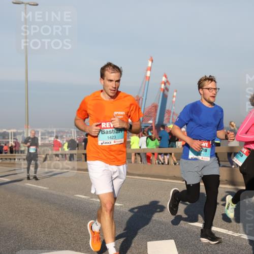 03.10.2025 - Köhlbrandbrückenlauf Yannick Fuchs http://msf.ph/oto/9146413 03.10.2025 08:36:22 Position 2 1423, 2801, 1112 meine-sportfotos.de