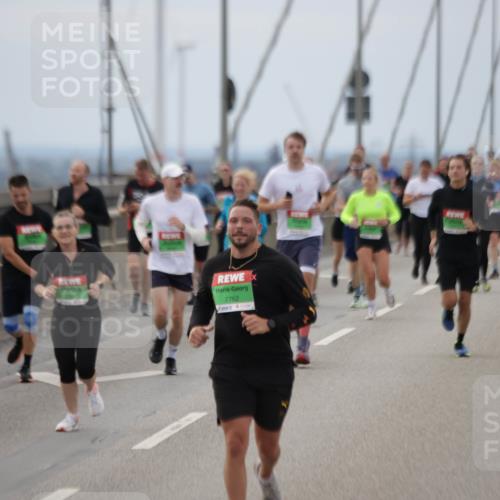 03.10.2025 - Köhlbrandbrückenlauf Jannik Wohlers http://msf.ph/oto/9146427 03.10.2025 15:49:07 Position 1 7762 meine-sportfotos.de