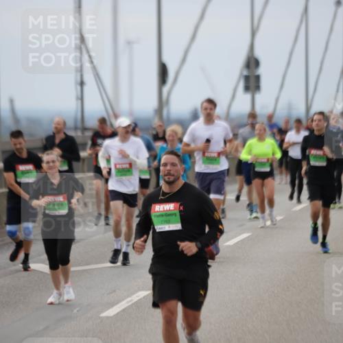 03.10.2025 - Köhlbrandbrückenlauf Jannik Wohlers http://msf.ph/oto/9146429 03.10.2025 15:49:08 Position 1 7762 meine-sportfotos.de