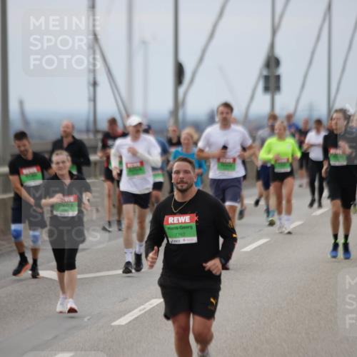 03.10.2025 - Köhlbrandbrückenlauf Jannik Wohlers http://msf.ph/oto/9146430 03.10.2025 15:49:08 Position 1 7762 meine-sportfotos.de