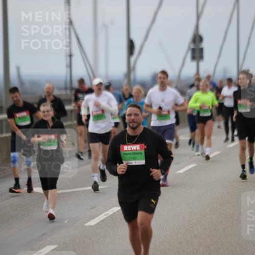 03.10.2025 - Köhlbrandbrückenlauf Jannik Wohlers http://msf.ph/oto/9146432 03.10.2025 15:49:08 Position 1 7762 meine-sportfotos.de
