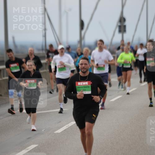 03.10.2025 - Köhlbrandbrückenlauf Jannik Wohlers http://msf.ph/oto/9146433 03.10.2025 15:49:08 Position 1 7762 meine-sportfotos.de