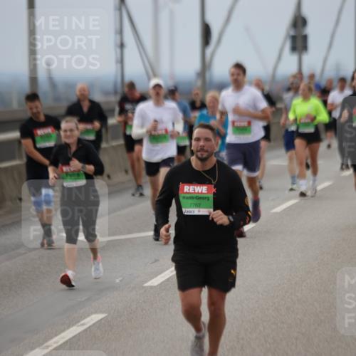 03.10.2025 - Köhlbrandbrückenlauf Jannik Wohlers http://msf.ph/oto/9146440 03.10.2025 15:49:08 Position 1 7762 meine-sportfotos.de