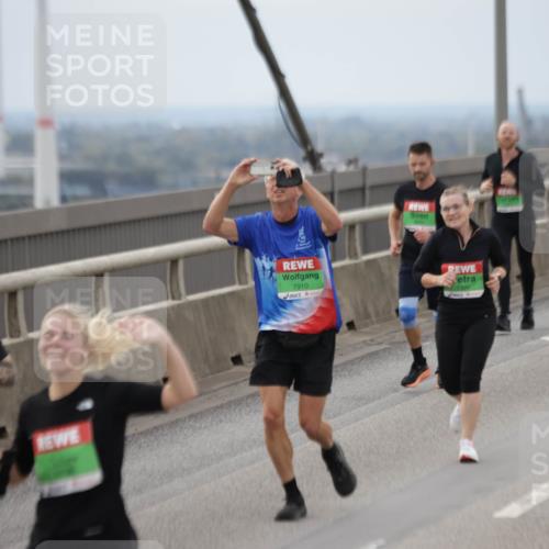 03.10.2025 - Köhlbrandbrückenlauf Jannik Wohlers http://msf.ph/oto/9146447 03.10.2025 15:49:09 Position 1 7910 meine-sportfotos.de