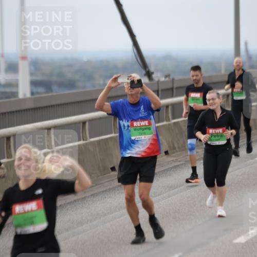 03.10.2025 - Köhlbrandbrückenlauf Jannik Wohlers http://msf.ph/oto/9146448 03.10.2025 15:49:09 Position 1 7910, 7326 meine-sportfotos.de