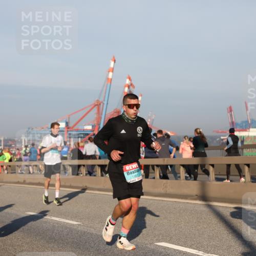 03.10.2025 - Köhlbrandbrückenlauf Yannick Fuchs http://msf.ph/oto/9146449 03.10.2025 08:36:27 Position 2 1142, 1167, 3211 meine-sportfotos.de