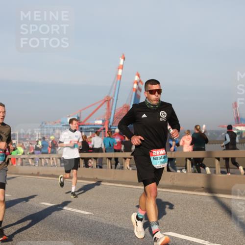 03.10.2025 - Köhlbrandbrückenlauf Yannick Fuchs http://msf.ph/oto/9146452 03.10.2025 08:36:27 Position 2 1094, 1142, 1167 meine-sportfotos.de