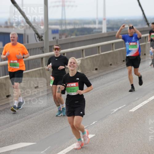 03.10.2025 - Köhlbrandbrückenlauf Jannik Wohlers http://msf.ph/oto/9146454 03.10.2025 15:49:10 Position 1 7591, 9706, 7762 meine-sportfotos.de