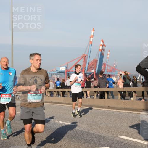 03.10.2025 - Köhlbrandbrückenlauf Yannick Fuchs http://msf.ph/oto/9146455 03.10.2025 08:36:28 Position 2 1094, 1142, 0, 1167 meine-sportfotos.de