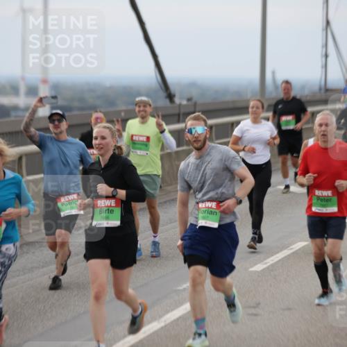 03.10.2025 - Köhlbrandbrückenlauf Jannik Wohlers http://msf.ph/oto/9146490 03.10.2025 15:49:18 Position 1 9688, 7666, 7667 meine-sportfotos.de