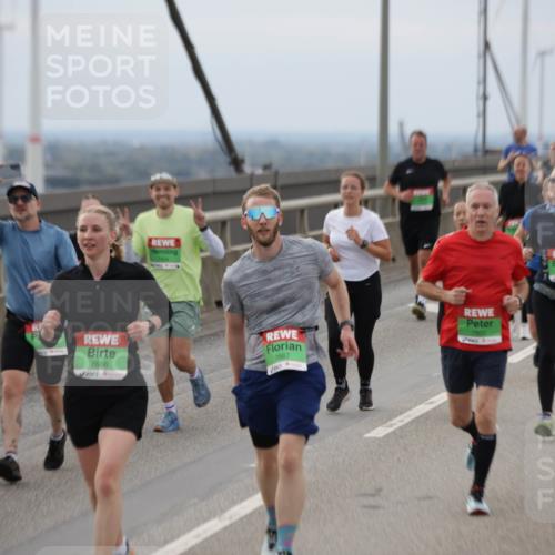 03.10.2025 - Köhlbrandbrückenlauf Jannik Wohlers http://msf.ph/oto/9146496 03.10.2025 15:49:19 Position 1 7666, 7667, 7800 meine-sportfotos.de