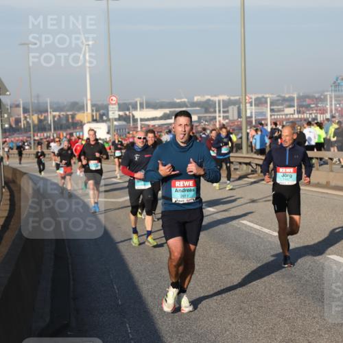 03.10.2025 - Köhlbrandbrückenlauf Yannick Fuchs http://msf.ph/oto/9146536 03.10.2025 08:36:41 Position 2 2811, 1102 meine-sportfotos.de